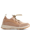 Rosa Sportschuh mit glattem Obermaterial und Wildlederakzenten, elastischen Schnürsenkeln, gepolstertem Kragen und einer strukturierten Gummisohle.