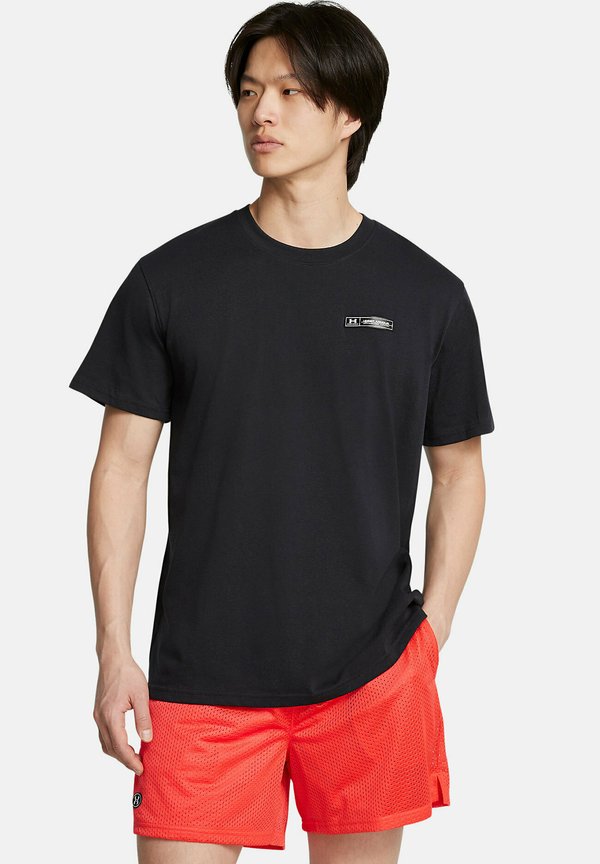 Under Armour HEAVYWEIGHT ARMOUR LABEL - Basic T-shirt - black
