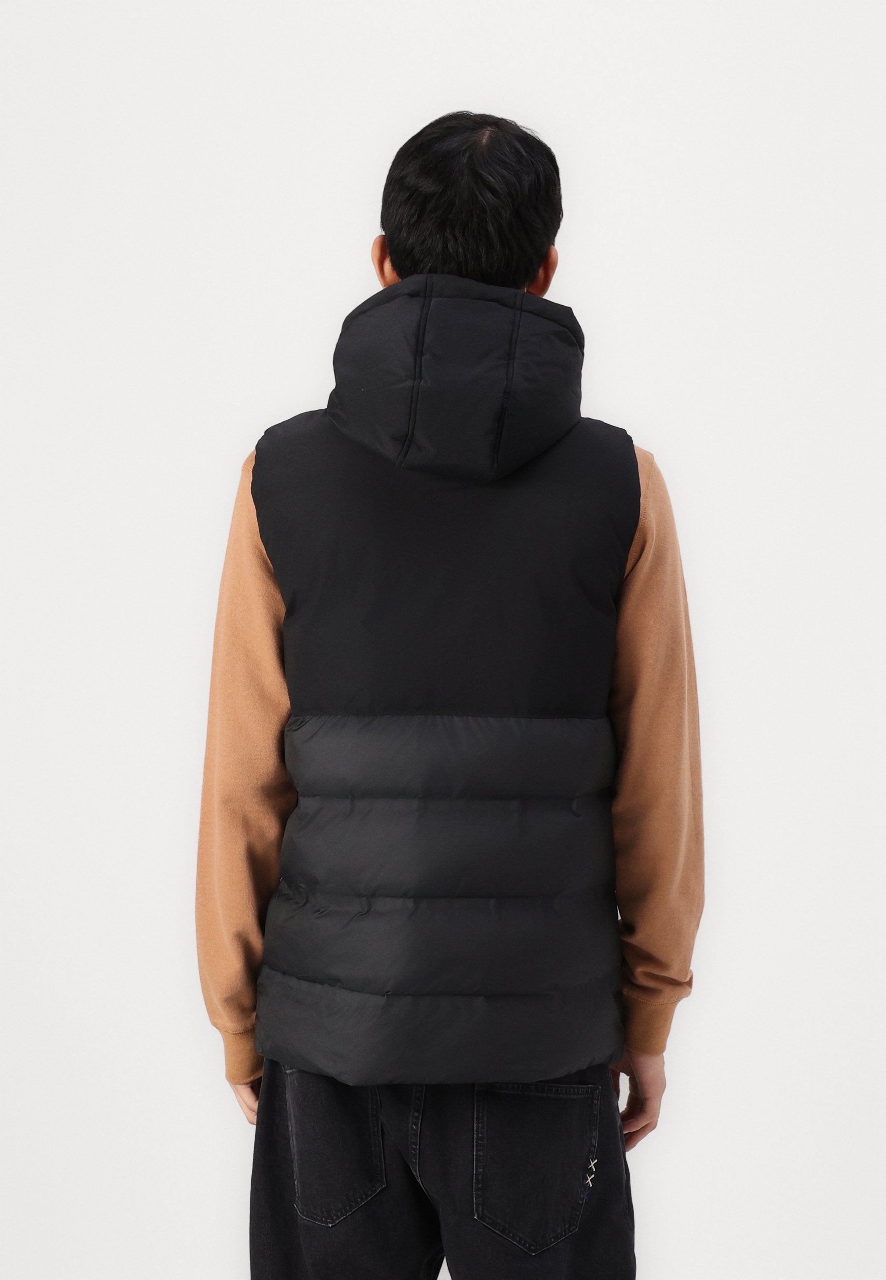 BHOUTERWEAR HOODED Media 4