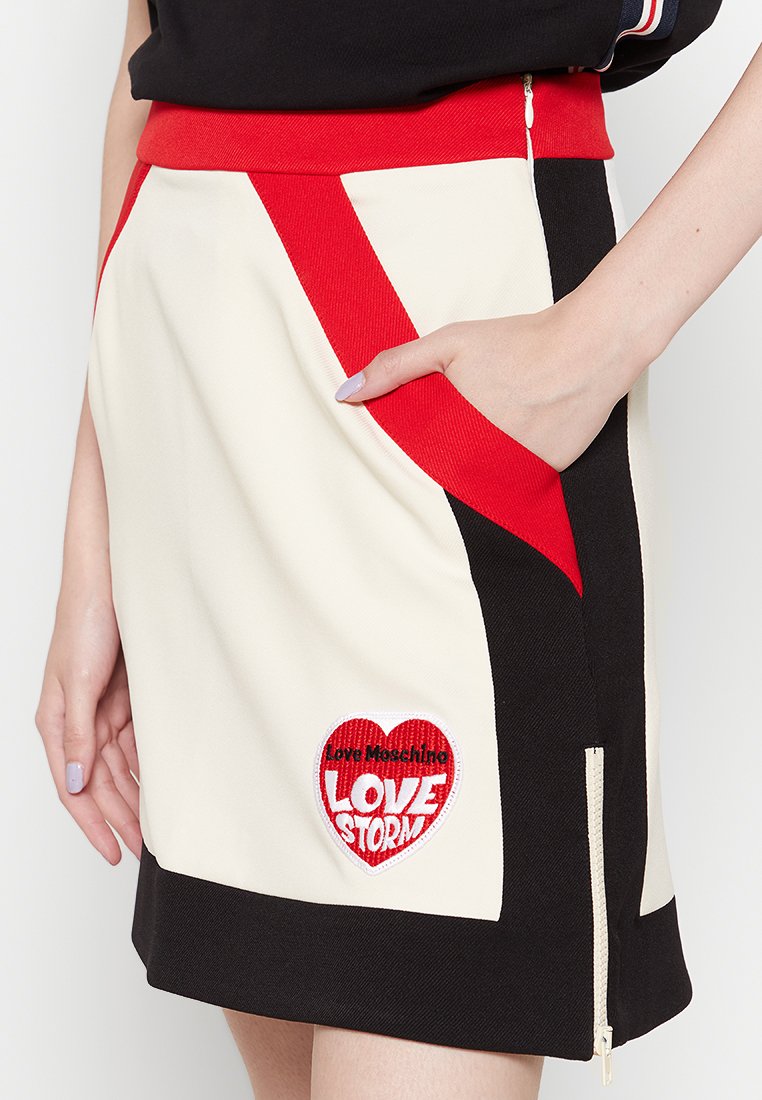 Love Moschino