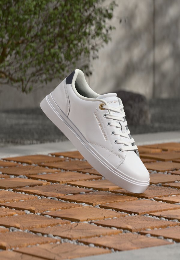 Tommy Hilfiger FEMININE CUPSOLE - Trainers - white/space blue
