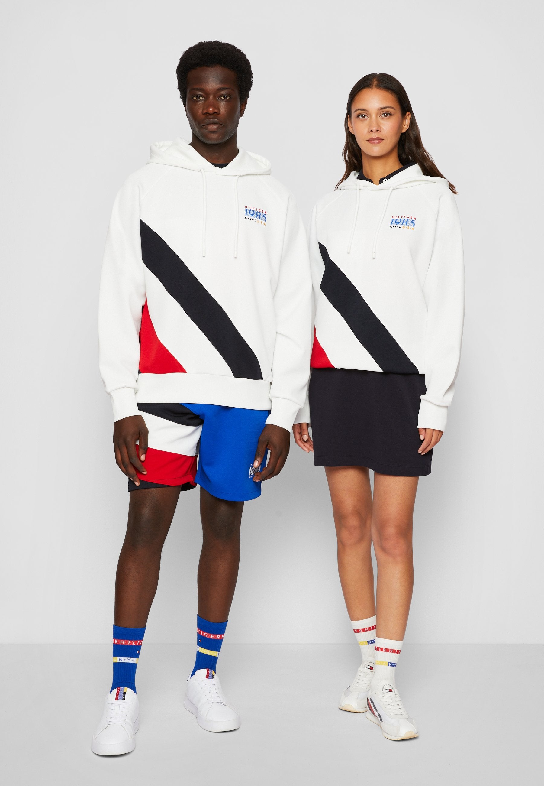 EXCLUSIVE UNISEX HILFIGER TEAM STRIPE HOODIE Media 2