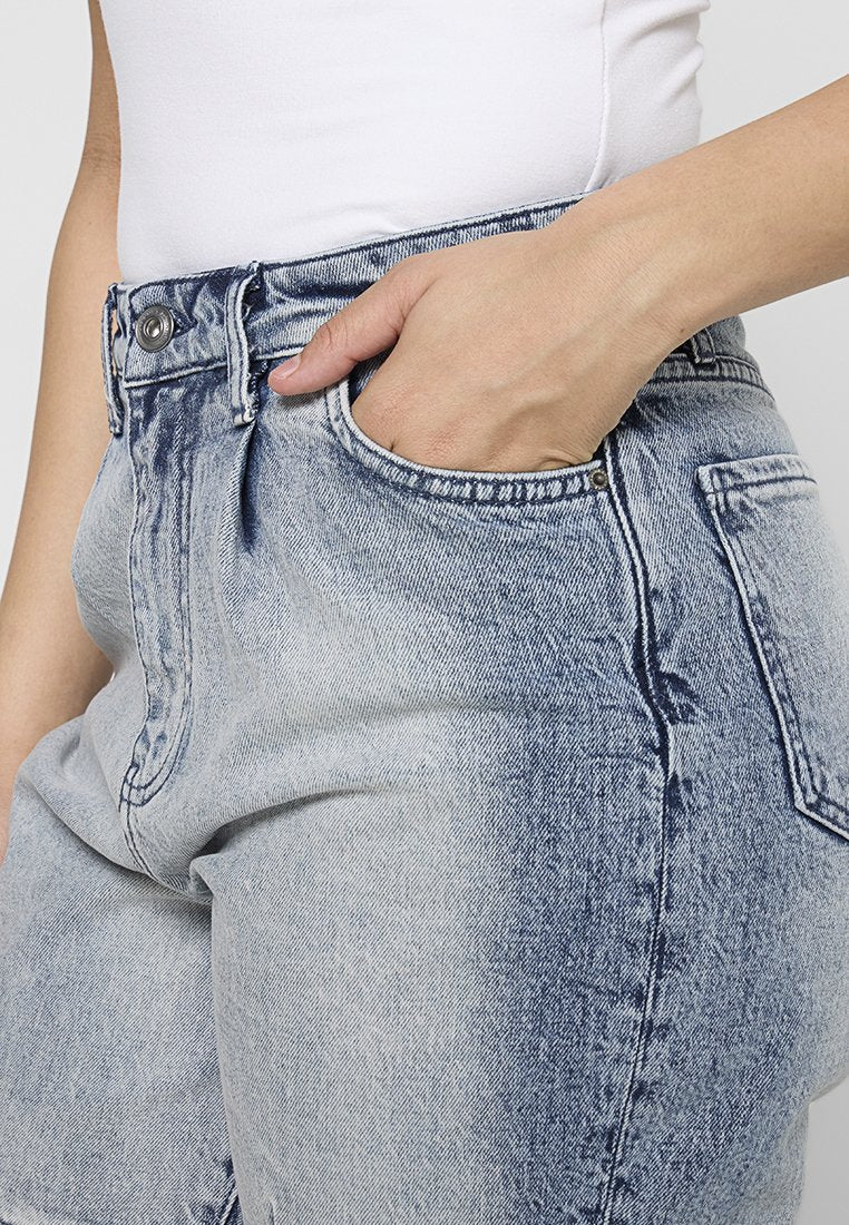 Armani Exchange Jeans Shorts Media 4