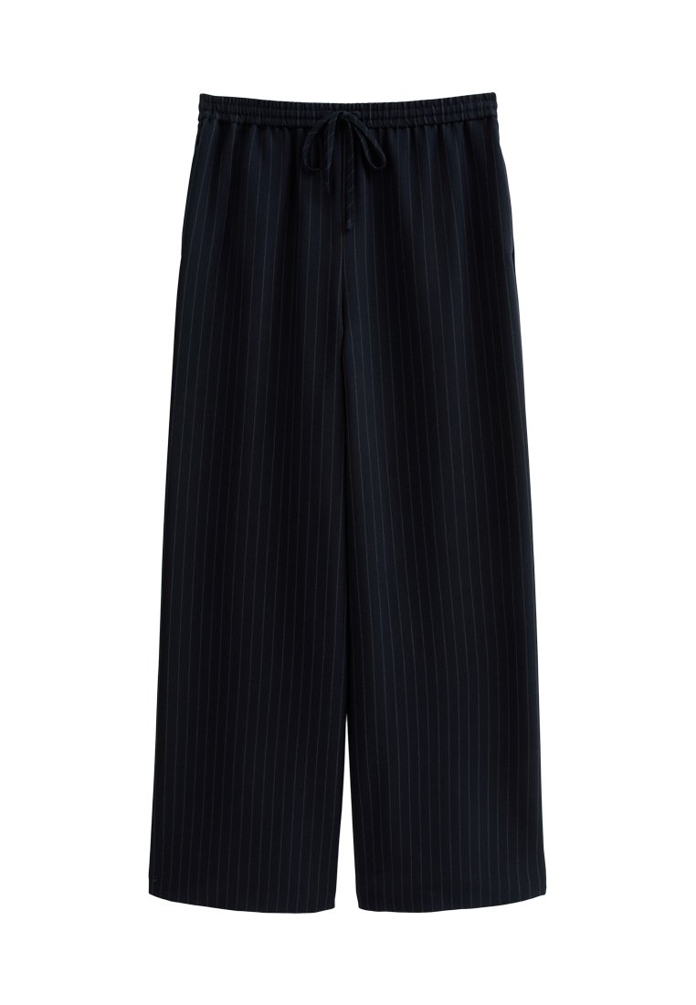 Schwarze weit geschnittene Hose mit vertikalen Streifen, elastischer Taille und verstellbarem Kordelzug. Leichter Stoff mit glatter Textur.