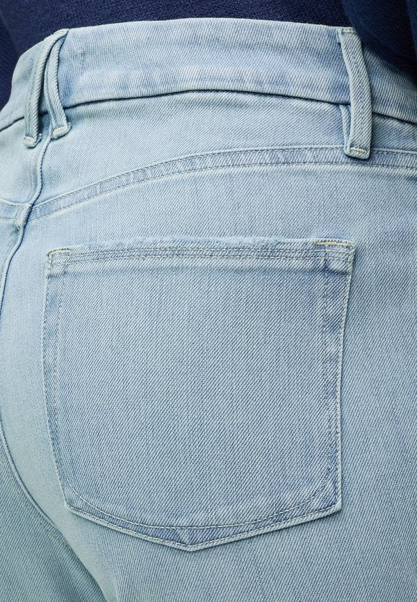 Good American GOOD LEGS FLARE JEANS
