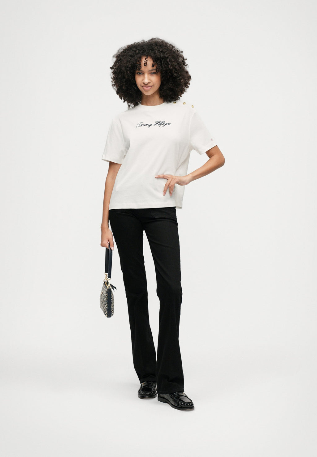 GOLD-TONE BUTTON LOGO EMBROIDERY RELAXED T-SHIRT Media 2
