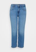 Hellblaue Denim-Jeans, gerade geschnitten, mittelhoher Bund, dezente Nähte, fünf Taschen, Knopf- und Reißverschluss.