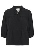 Schwarze Bluse aus strukturiertem Stoff mit Rüschensaum und bindbarem Vorderteil. Verfügt über Dreiviertelärmel und einen luftigen Oberteil mit gerafften Akzenten.