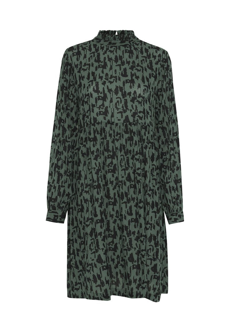 Grünes Kleid mit langen Ärmeln, hohem Kragen und abstraktem schwarzen Muster. Hergestellt aus weichem Stoff, mit einer lockeren, A-Linien Silhouette.