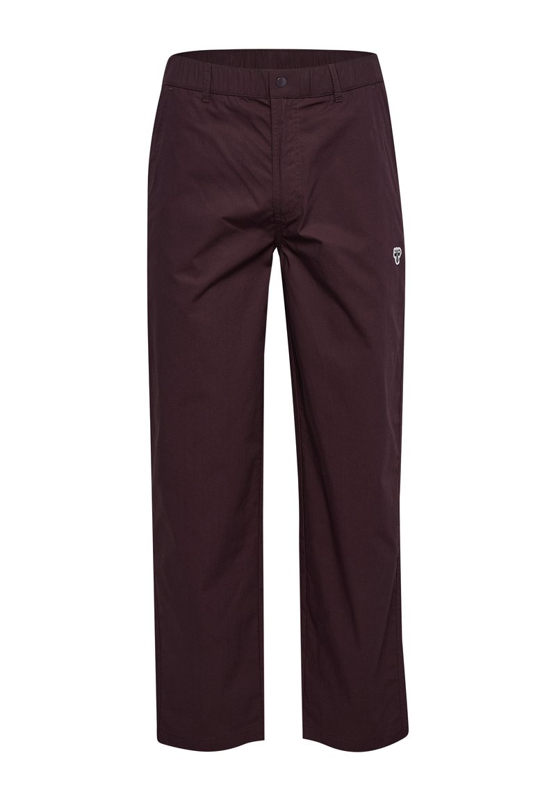 Dunkelburgunderfarbene Straight-Leg-Hose mit Knopf- und Reißverschluss, Gürtelschlaufen und einem kleinen weißen bestickten Logo am oberen Oberschenkel.