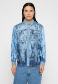 Jeanshemd mit einem verblassten Blau- und Dunkelwaschmuster, zwei Brusttaschen, durchgängiger Knopfleiste und langen Ärmeln mit geknöpften Manschetten.