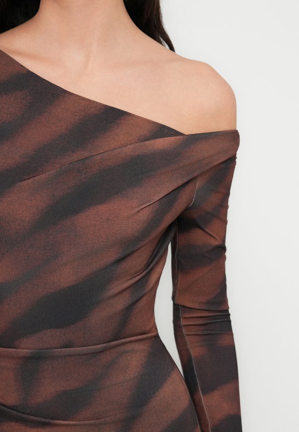 Forever New AIMEE  PRINT ONE SHOULDER MAXI