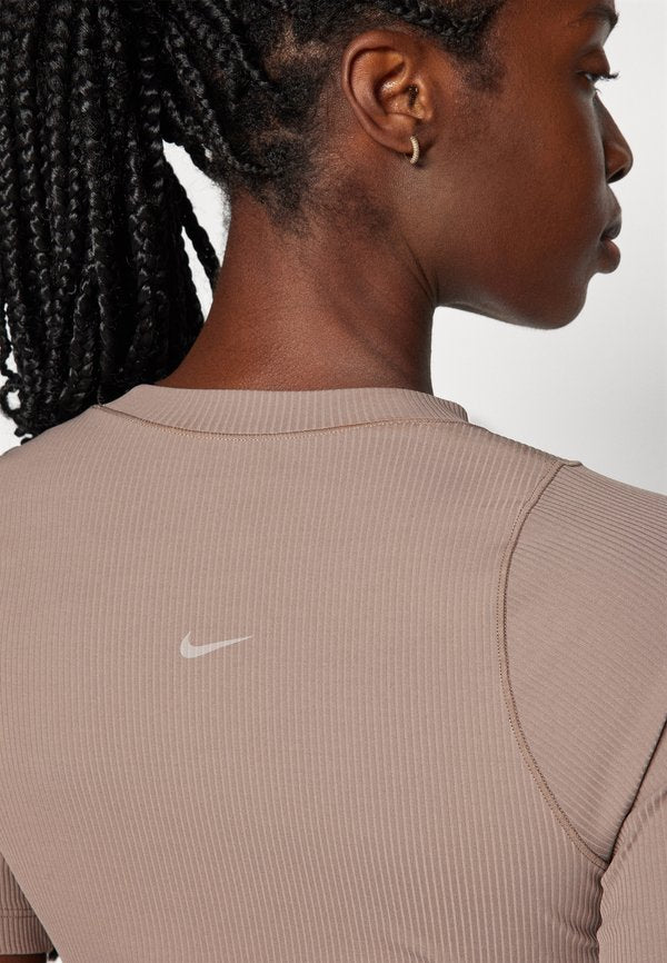 Nike Performance