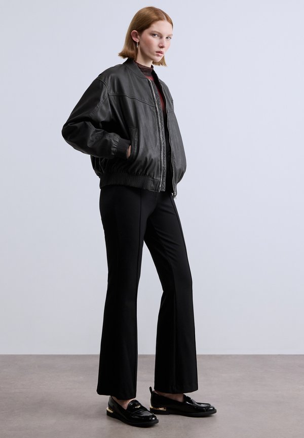 DKNY SEAM FLARE LEG