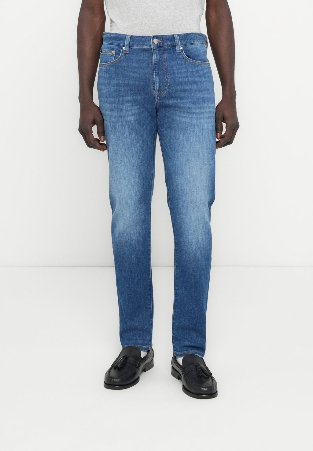 BLEECKER FADED SLIM JEANS Media 3