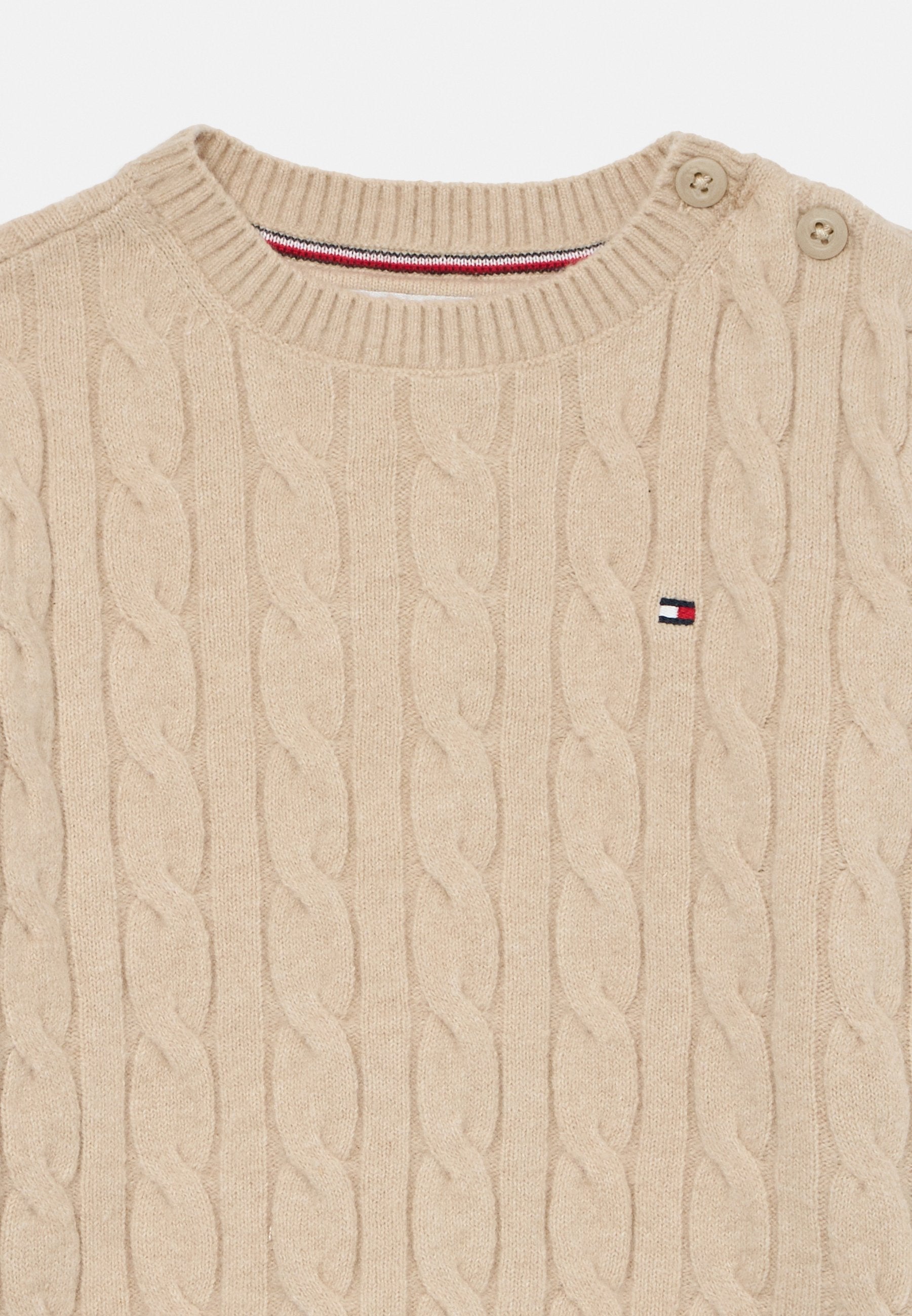 JUMPER AND BEANIE GIFT BOX Media 3