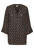 Schwarze Tunika mit V-Ausschnitt, versehen mit einem floralen Muster in rosa und grünen Akzenten. Aus leichtem Material mit Glockenärmeln gefertigt.