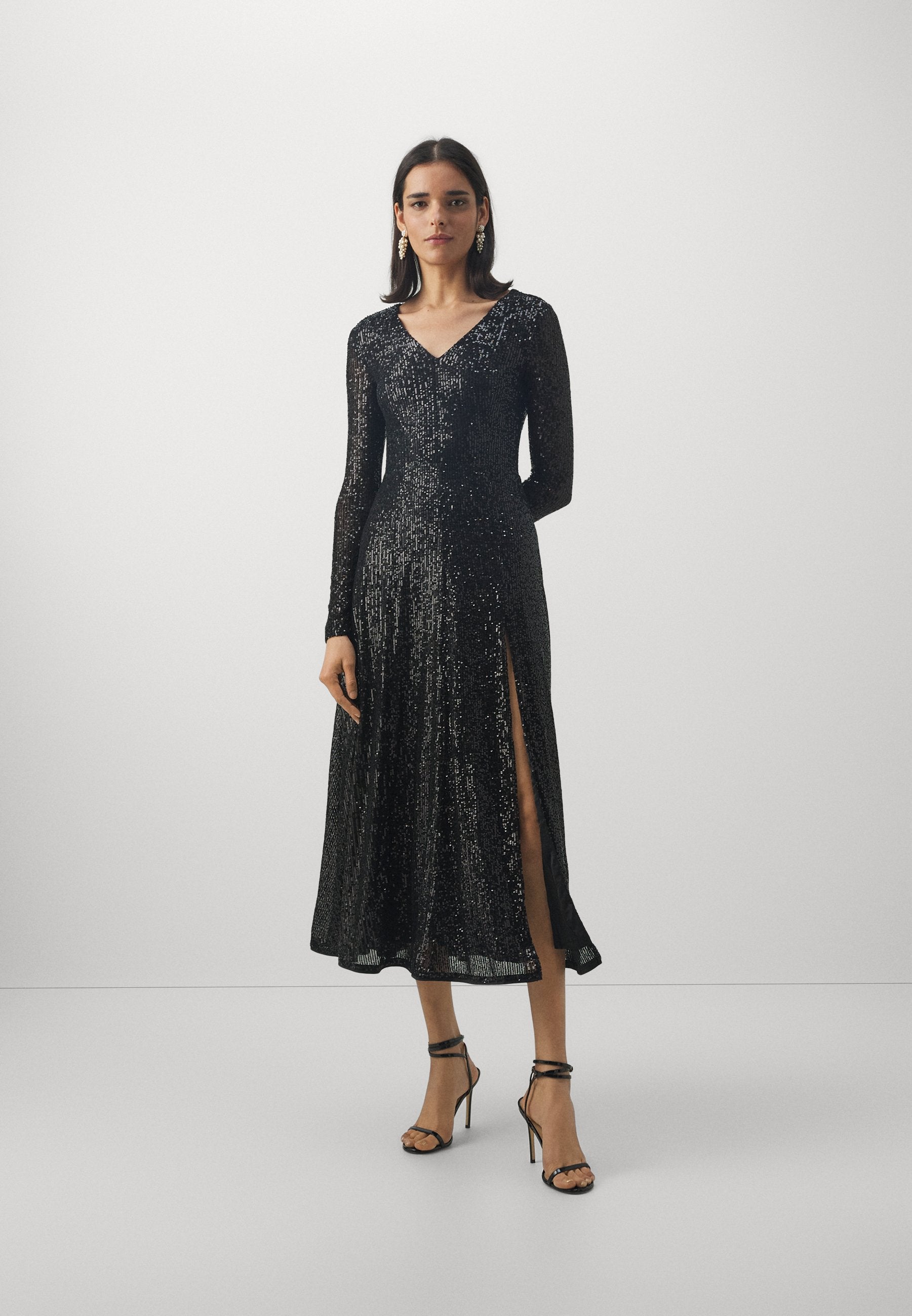 EVENING DRESS Media 2
