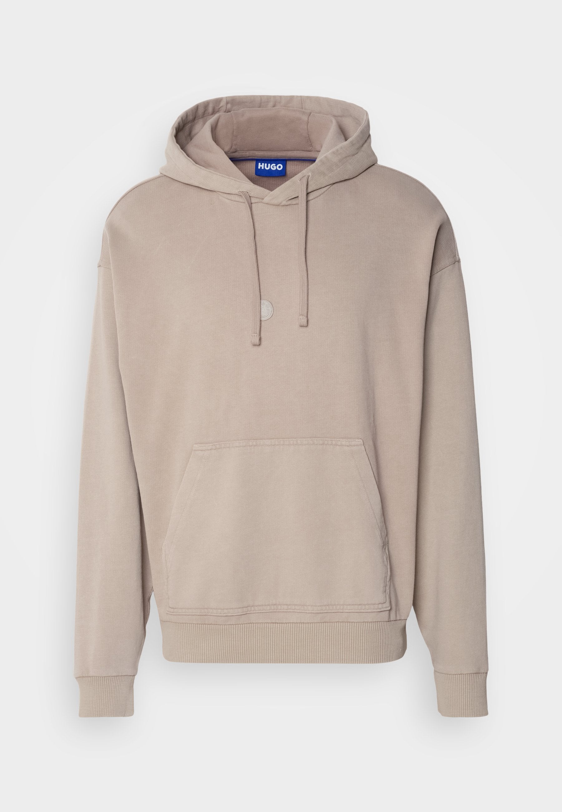 Hoodie in hellbeige, aus weichem Baumwollmaterial gefertigt. Verfügt über eine vordere Kängurutasche, gerippte Bündchen und ein rundes Logo auf der Brust.