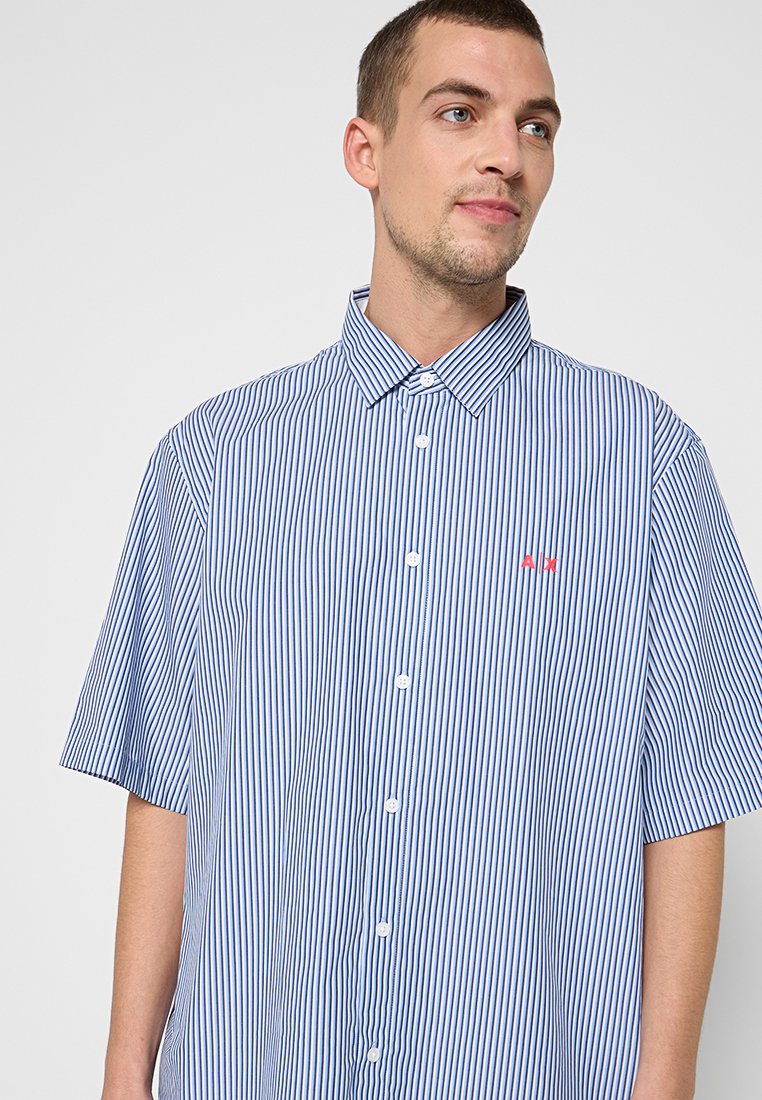 LOOSE FIT Media 4