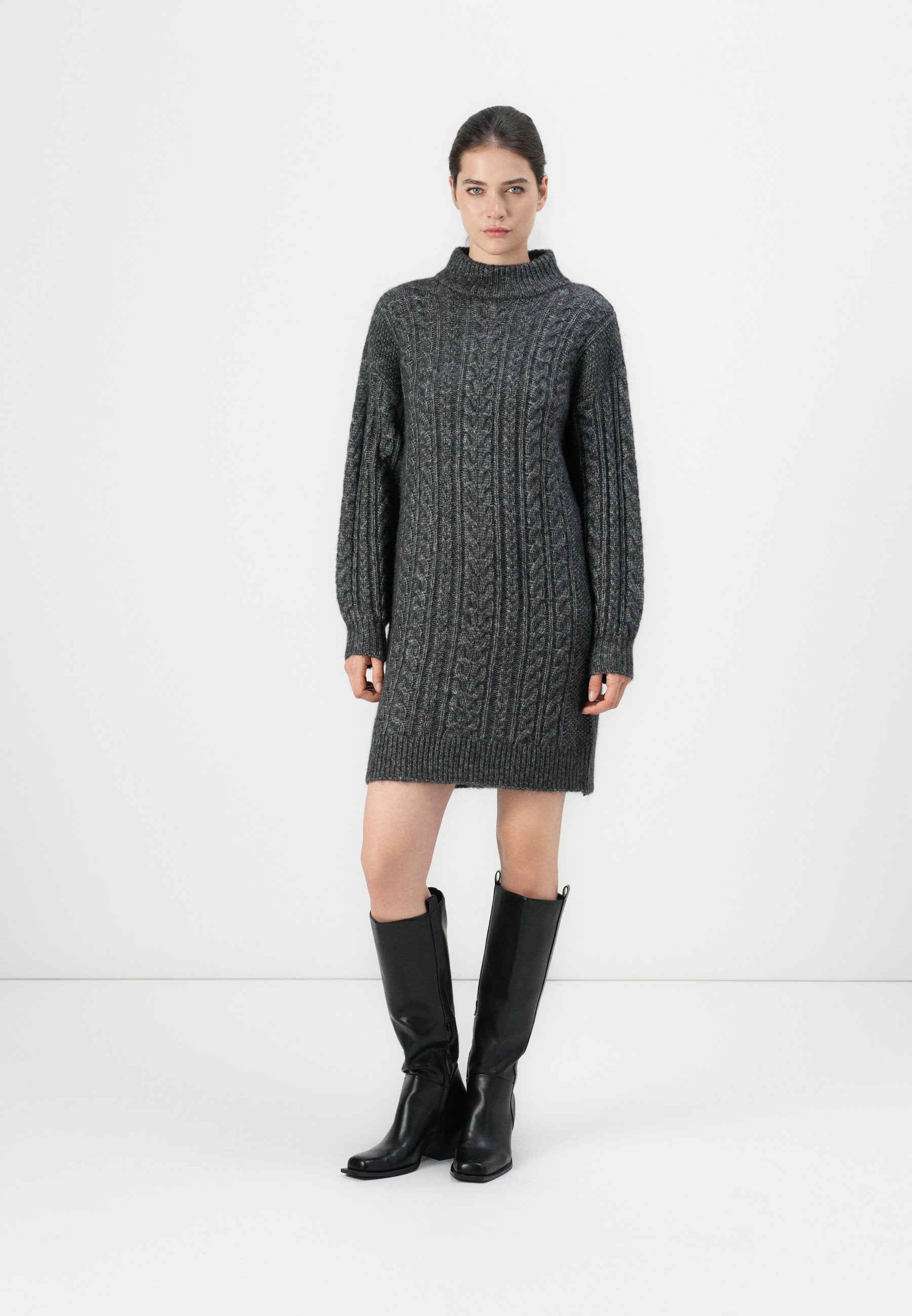 Knitted ONLIDA Short Media 3