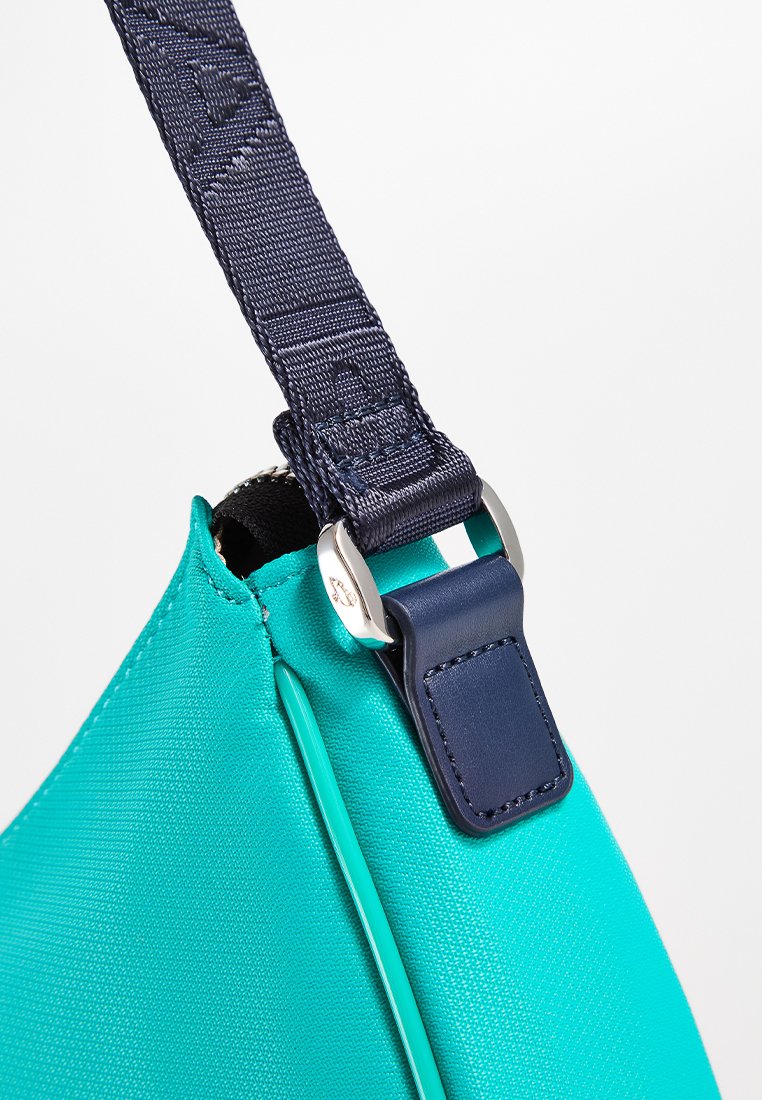 Mandarina Duck STYLE