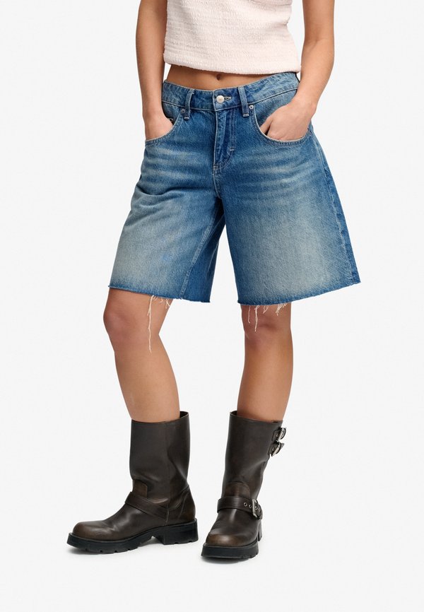 Superdry & Co SUPERDRY MID RISE BAGGY SHORTS.. - Denim shorts - mid sea blue