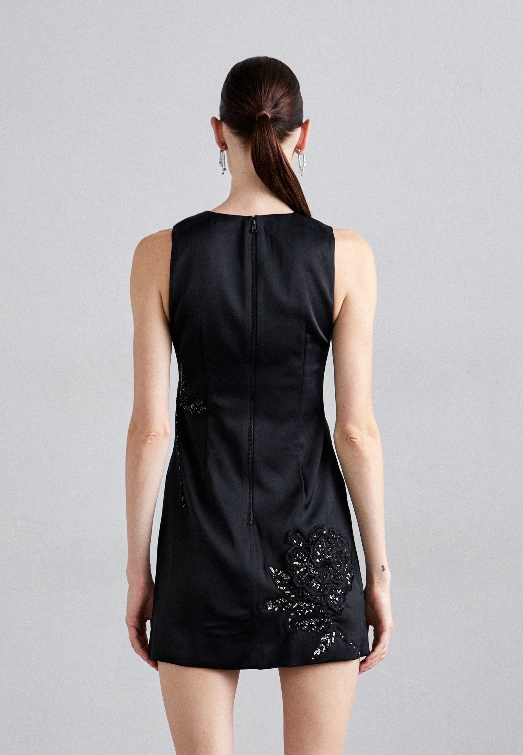 Alice + Olivia CLYDE EMBELL ALINE DRESS