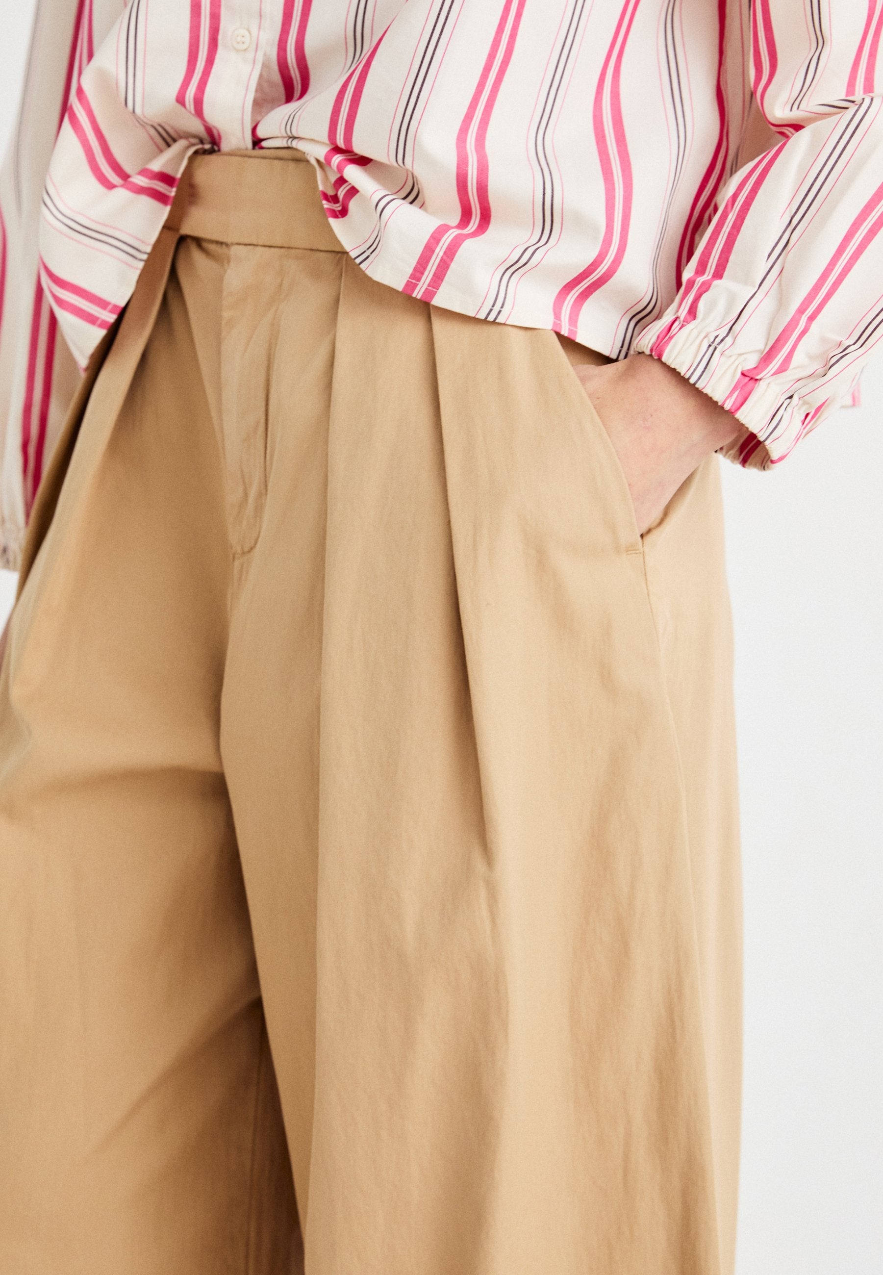 GAP WIDE LEG