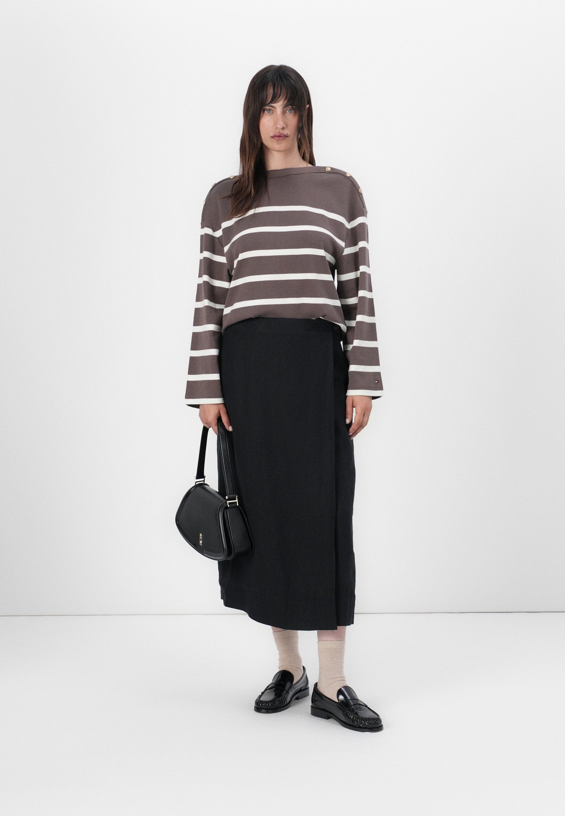 KNEE WRAP SKIRT Media 2
