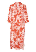 Rotes Blumenkleid mit großen weißen Blumenmustern, langen Ärmeln, einem Kragen und einer lockeren Passform, aus leichtem Stoff gefertigt.