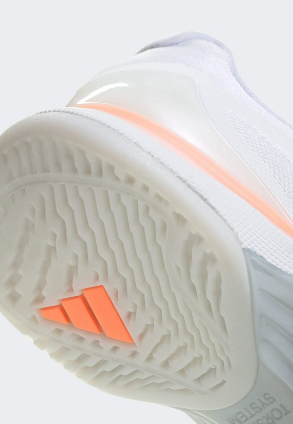 adidas Performance AVACOURT 3