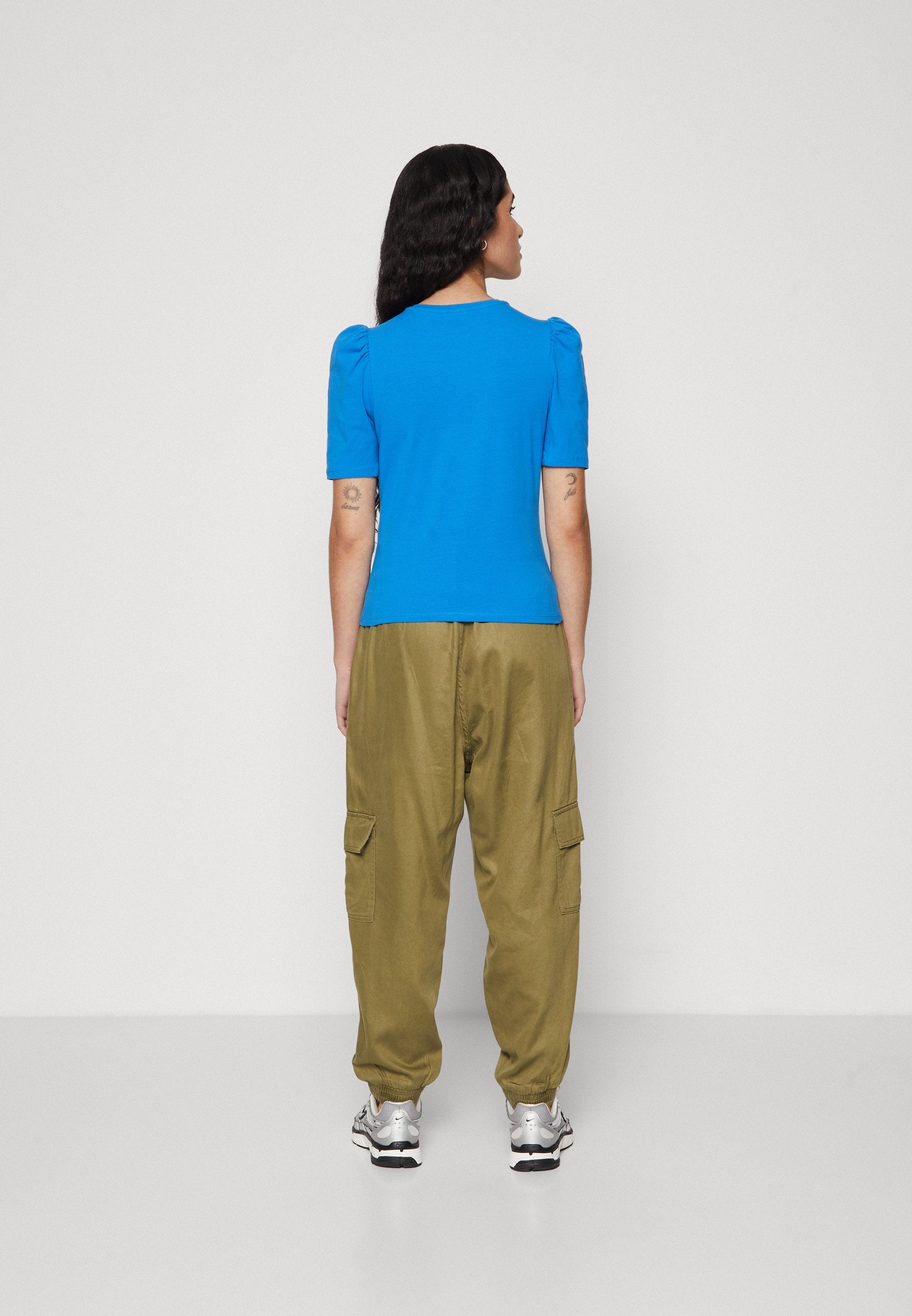 ONLFADUMA LIFE CARGO Media 4
