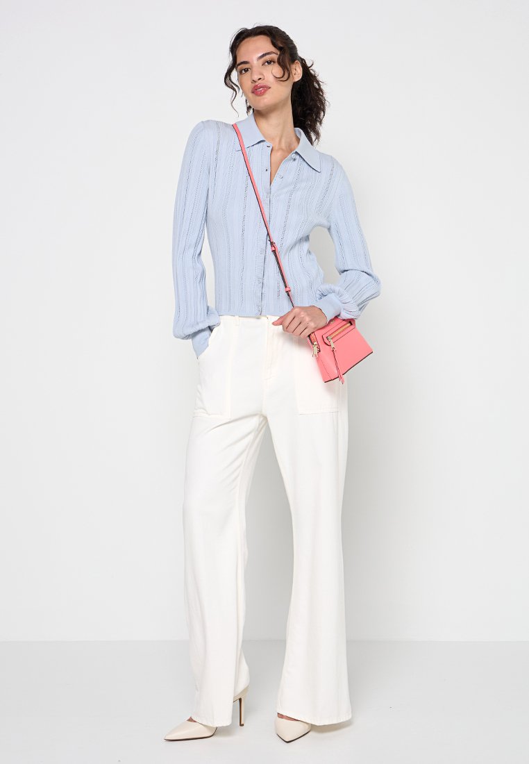 DKNY BRYANT