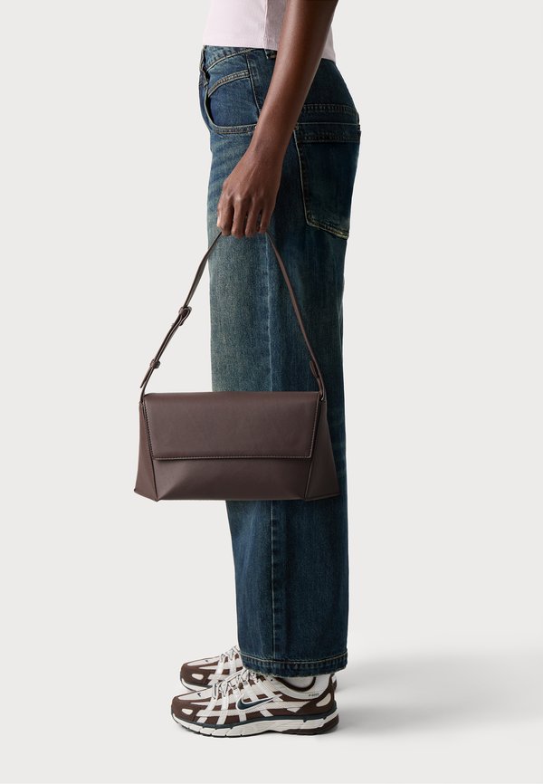 Vero Moda VMALLISON SHOULDER BAG - Handbag - chocolate torte