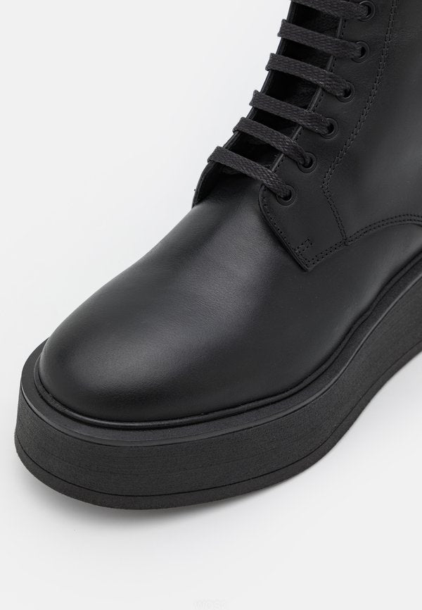 KARL LAGERFELD ZEPHYR HI LACE BOOT