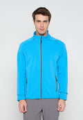 Hellblaue Fleecejacke mit Reißverschluss, hohem Kragen, langen Ärmeln und seitlichen Reißverschlusstaschen. Weiche Textur und schlankes Design.