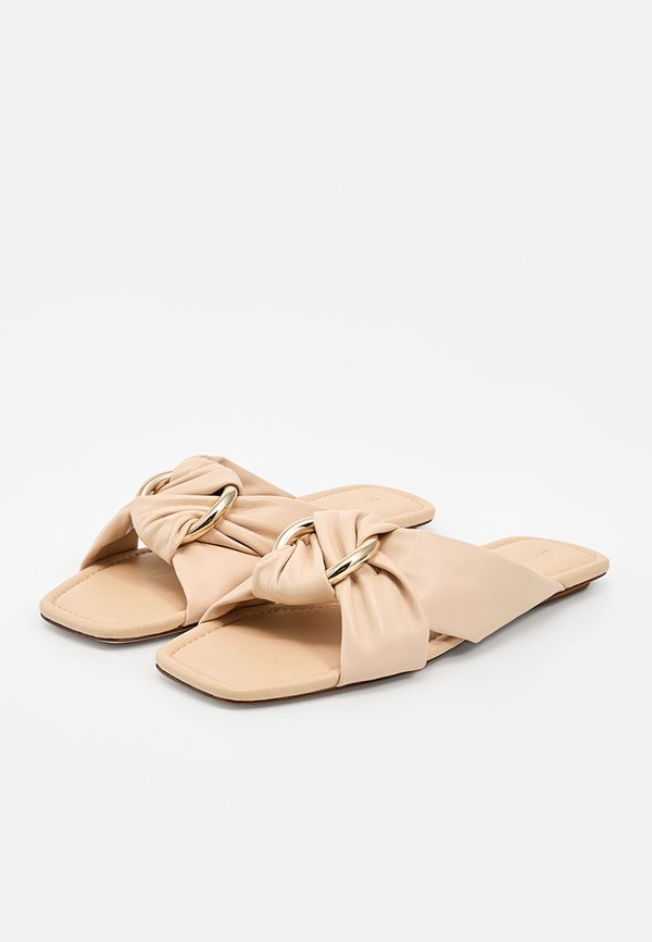 Stuart Weitzman CECE