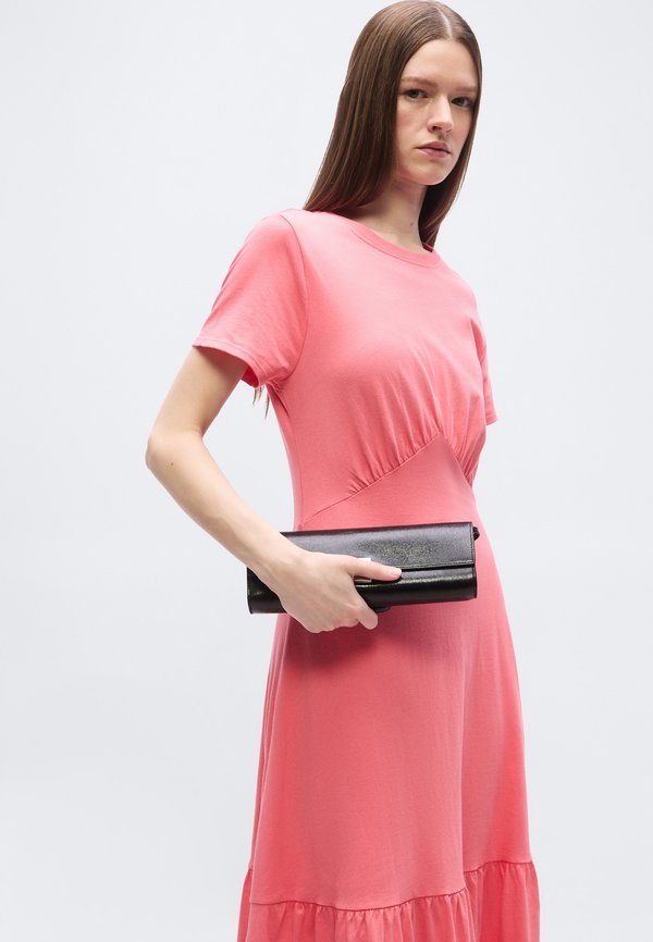 DKNY RUCHED BODICE SHORT SLEEVE TIER LONG DRESS