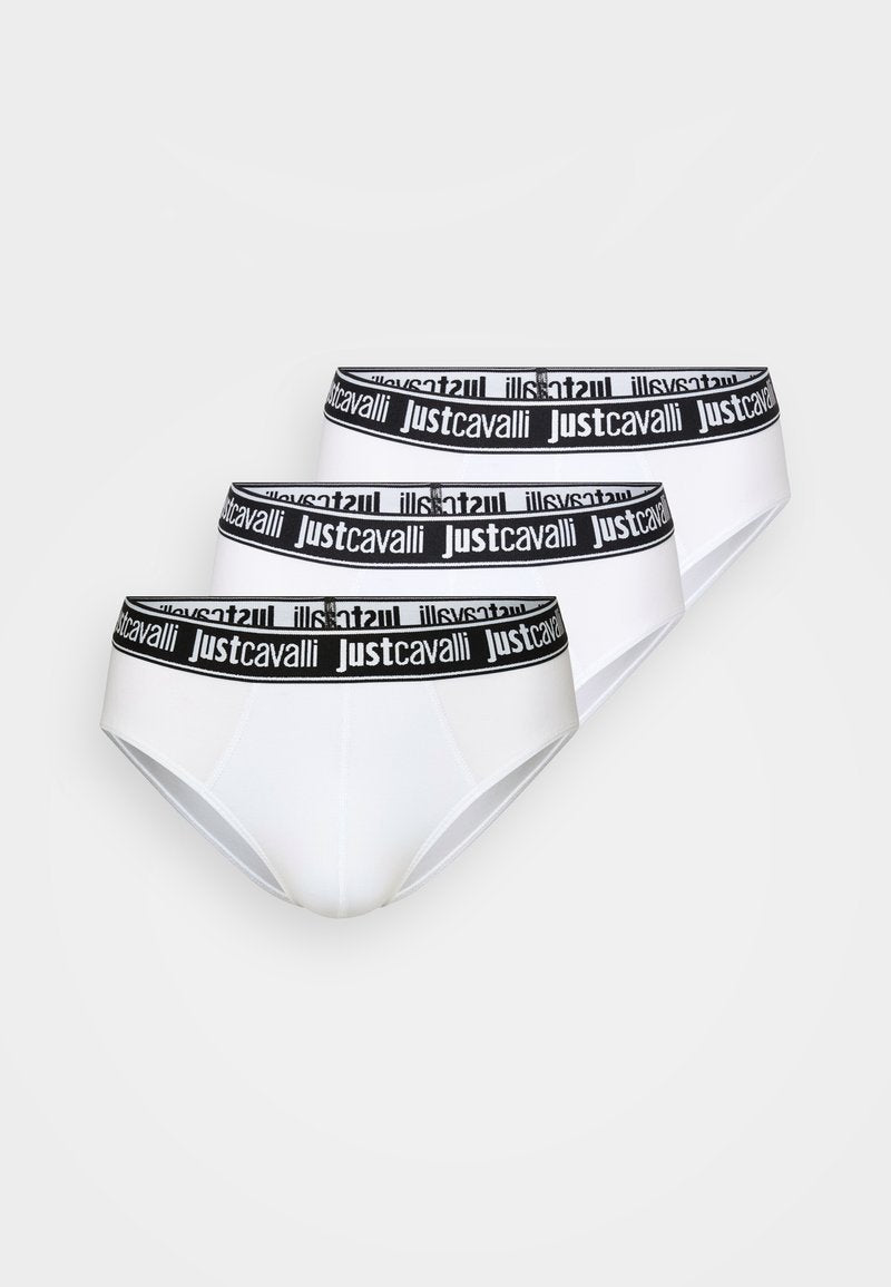 Drei weiße Slips mit schwarzem "justcavalli"-Logo-Gummibund. Glatte Stoffqualität, standardmäßiger Schnitt, der ein minimales Design und keine Muster aufweist.