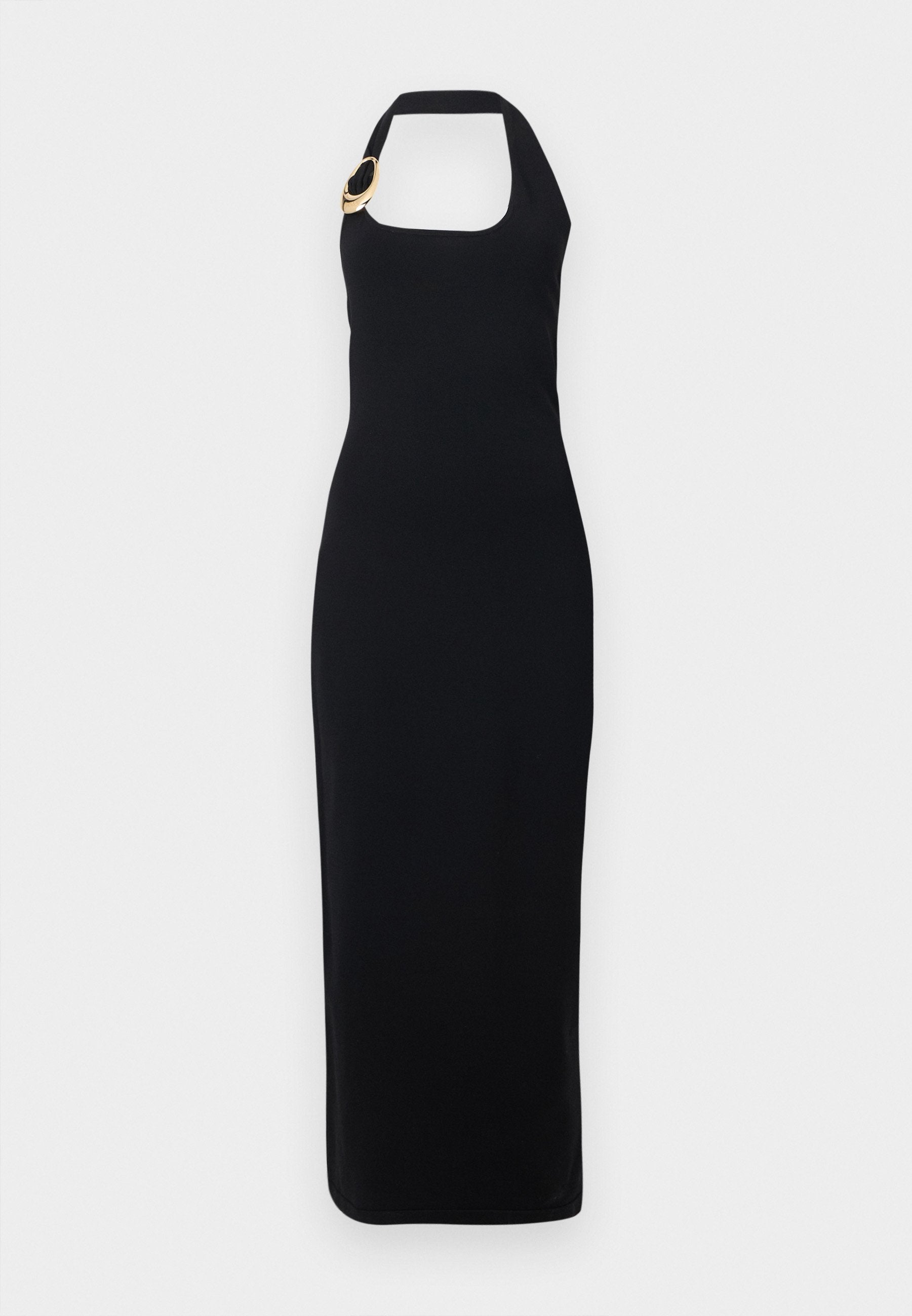 Schwarzes ärmelloses Midi-Kleid mit Neckholder, quadratischem Ausschnitt und goldenem, rundem Schnallendetail am linken Träger.