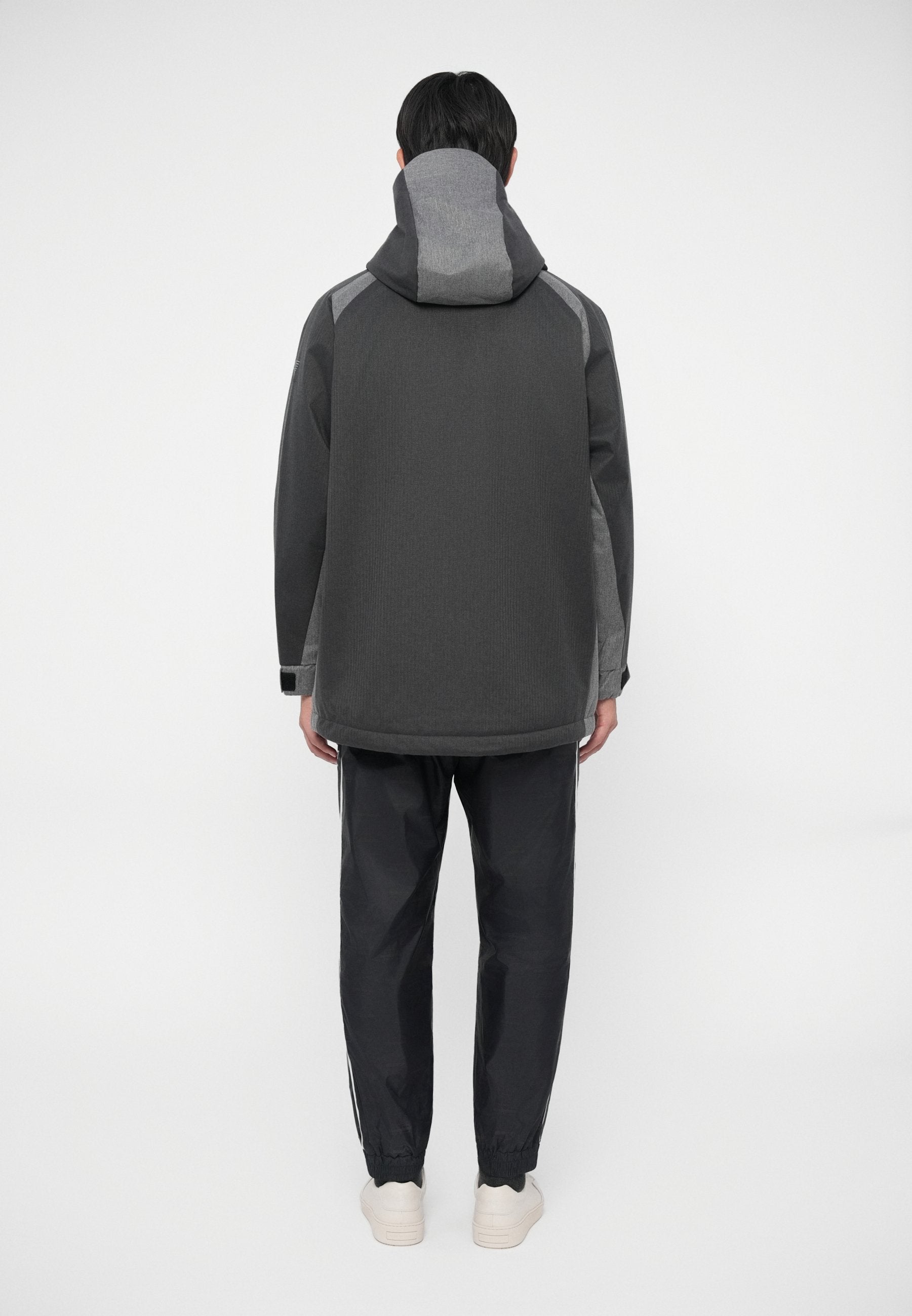 TRAIN LUX PADDED HOODIE JACKET Media 4