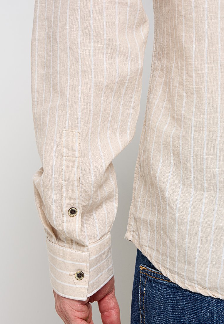 REGULAR FIT Media 4