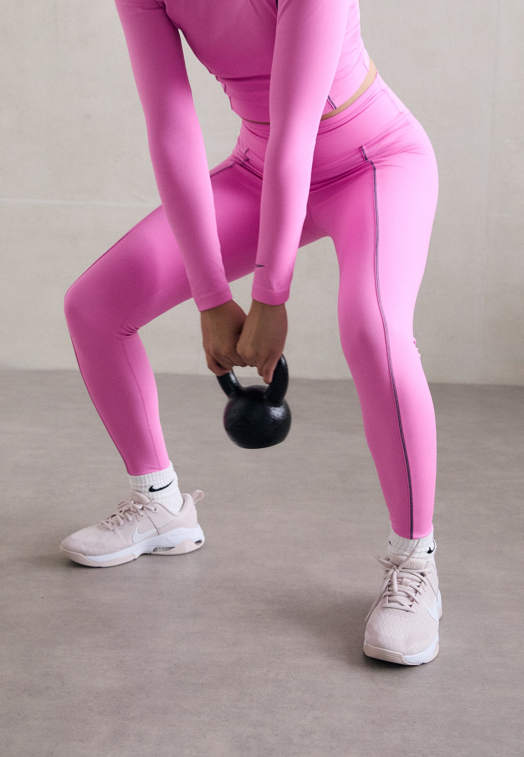 Nike Performance ONE