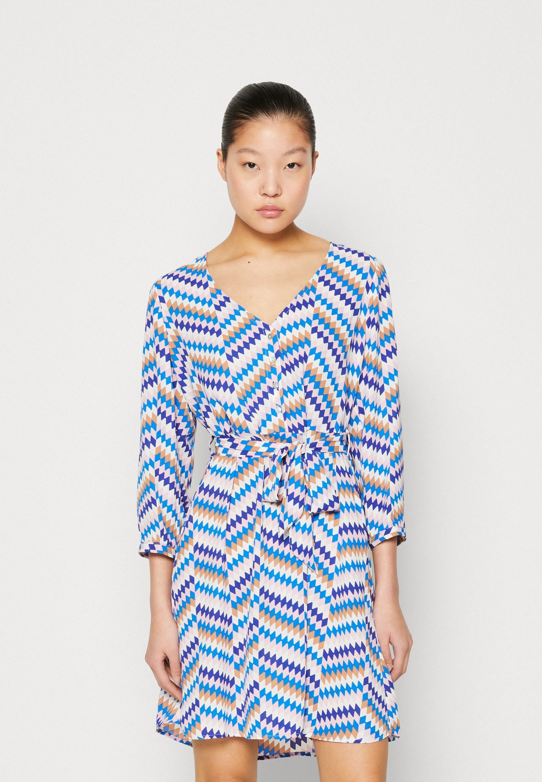 ONLSTELLA LIFE 3/4 V NECK DRESS Media 3