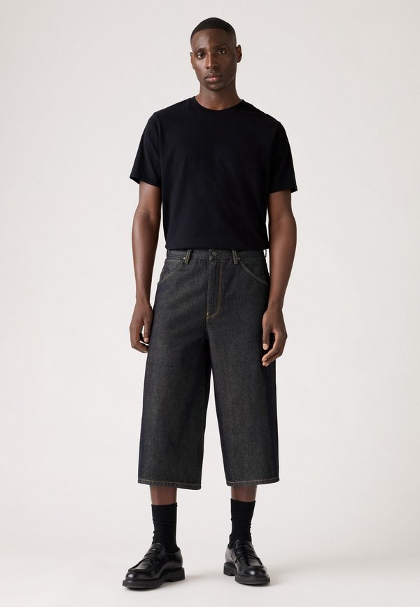 Levi's® TWISTED BAGGY CAPRI - Denim shorts - twist and sew