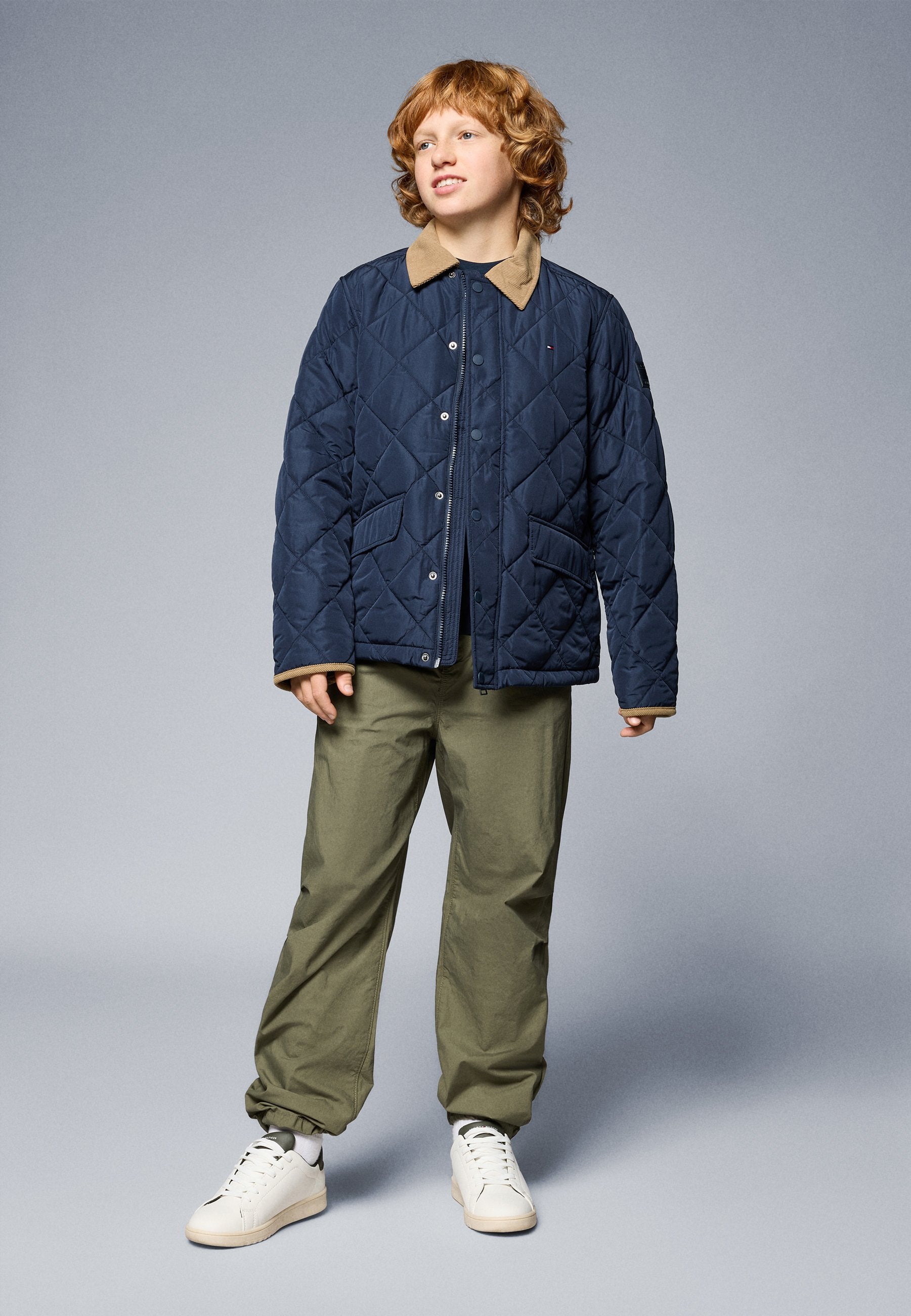 CONTRAST COLLAR QUILTED JACKET Media 2