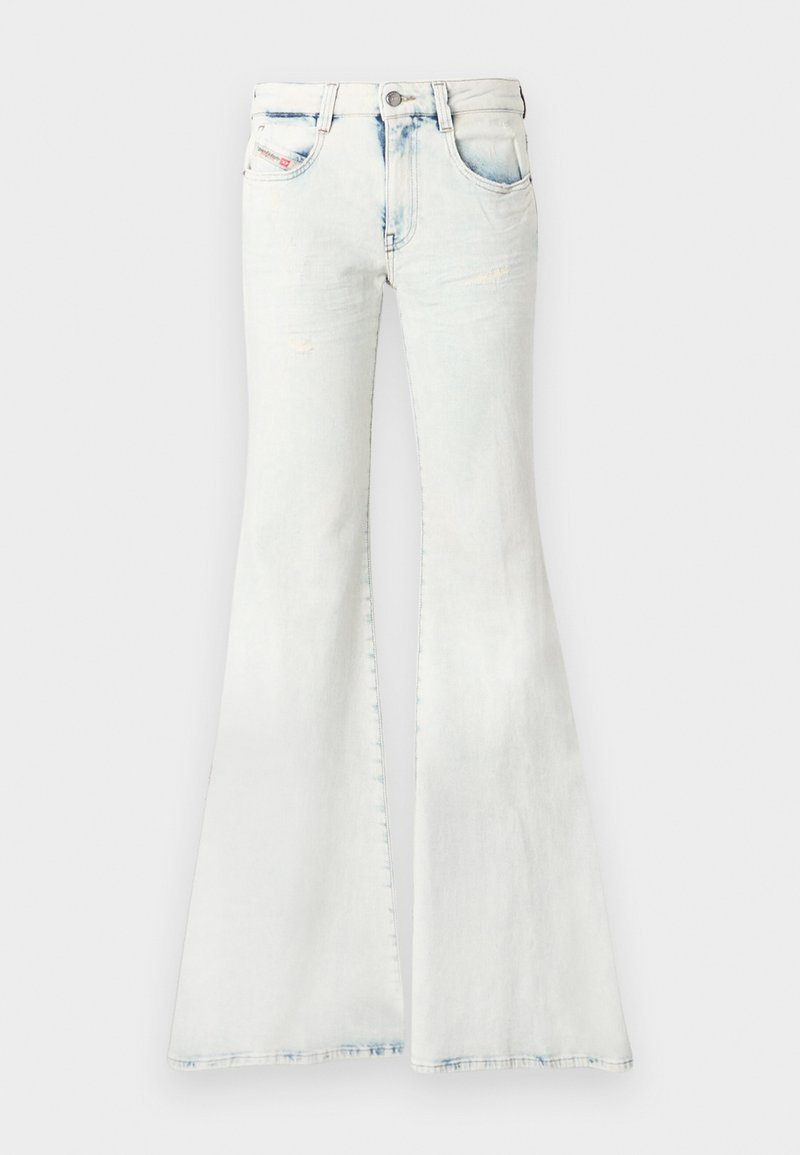 Hellblaue Jeans mit ausgestelltem Bein aus Denim, mit hoher Taille, dezenten Used-Effekten und weitem Beinabschluss. Klassisches Fünf-Taschen-Design.