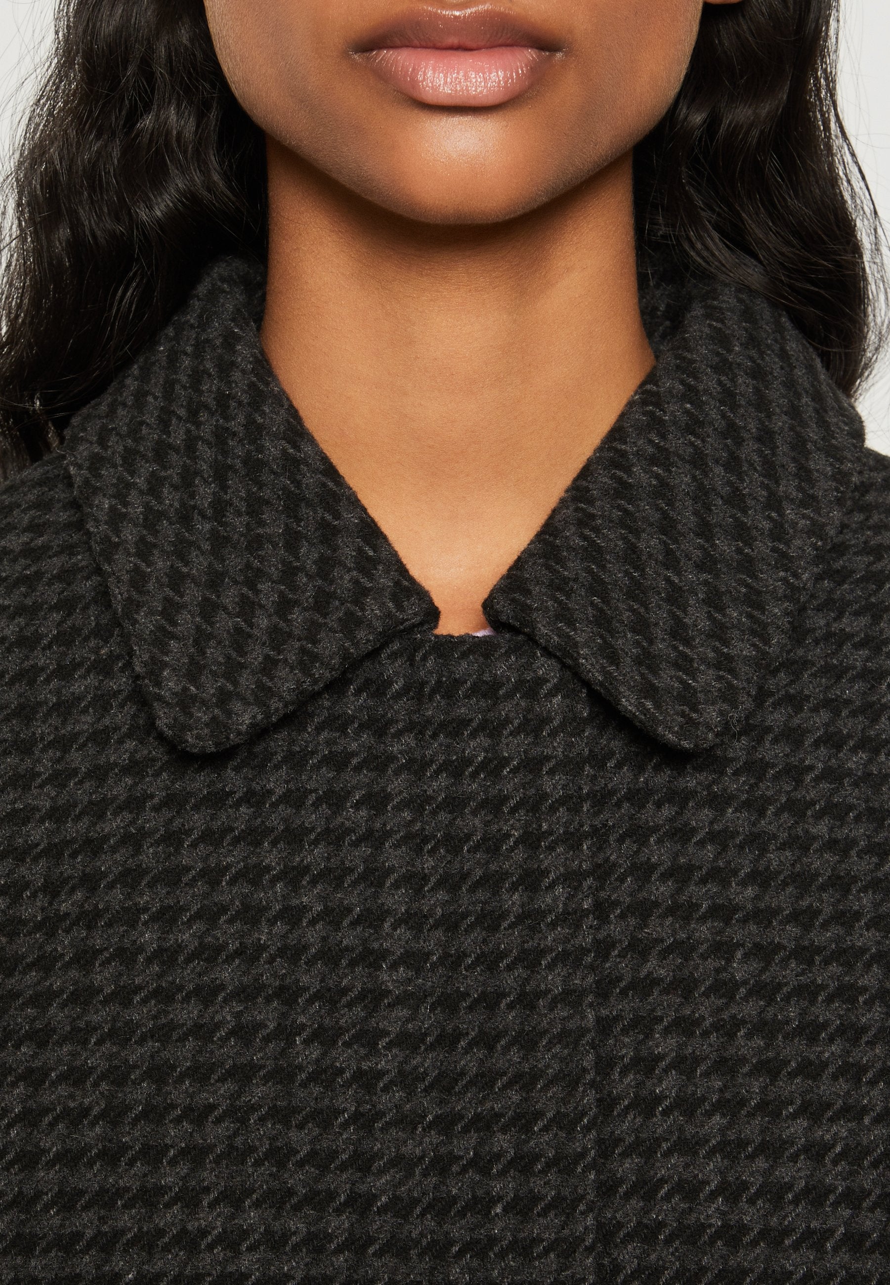 ONLELLA SHORT CHECK JACKET Media 6
