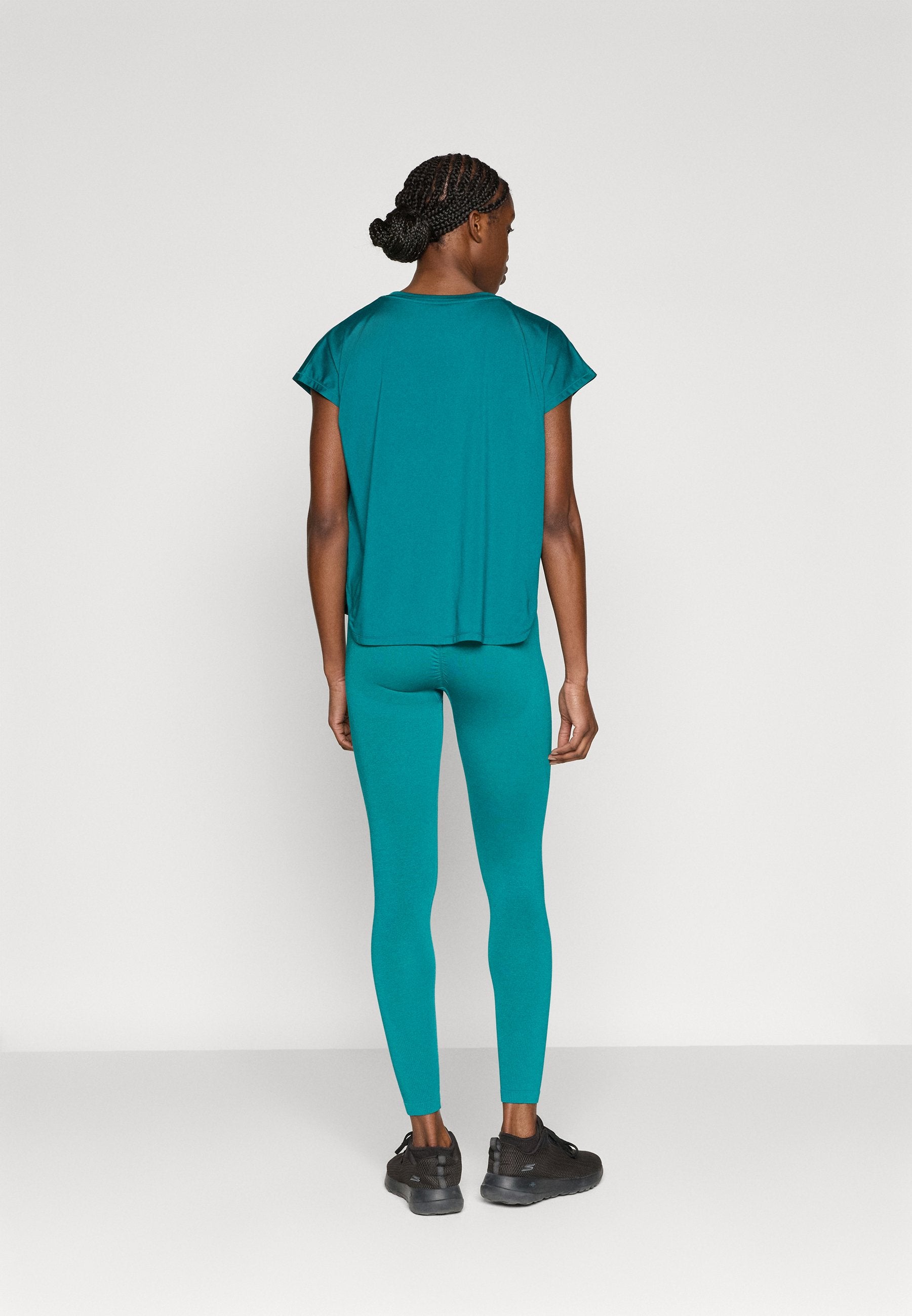 Stronger SEAMLESS CONTOUR SCRUNCH LEGGINGS